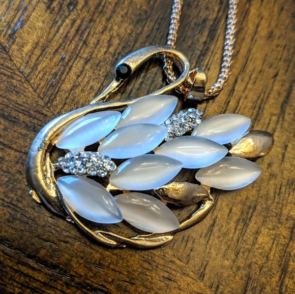 Vintage Jewelry - Vintage Swan Pendant